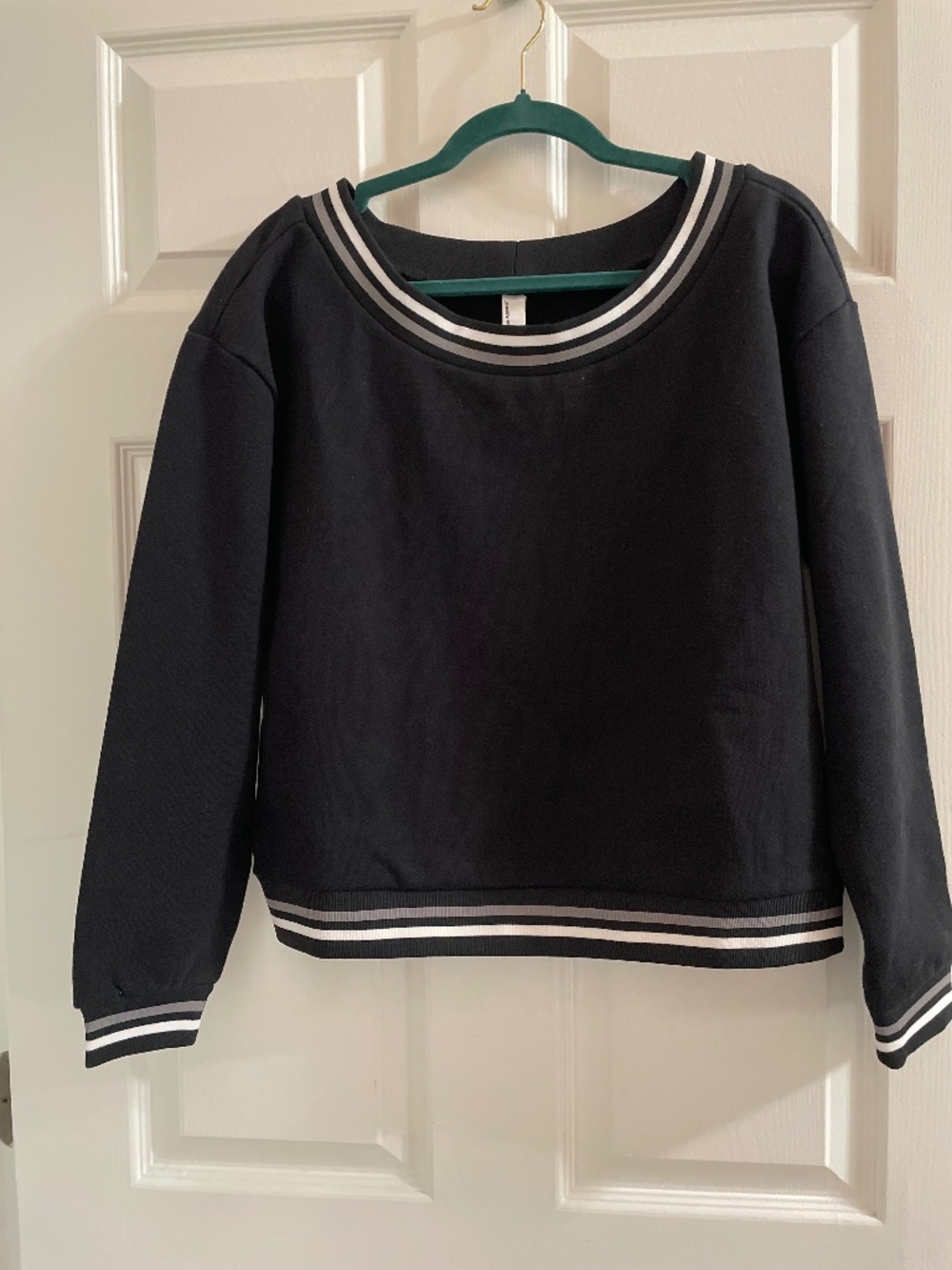 American Apparel Black relaxed fit cropped sweatshirt- Black size M